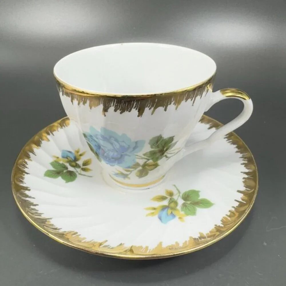 Mitterteich Bavaria Germany Fine Porcelain‎ Teacup Saucer Set Heavy Gold Pattern